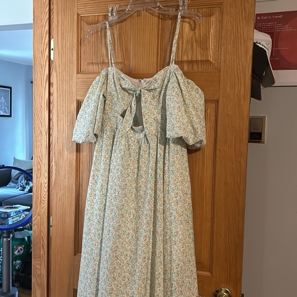 Sisters of the Tribe Floral Maxi Dress with Tie Front & Puff Sleeves | Size 12 - Picture 5 of 8